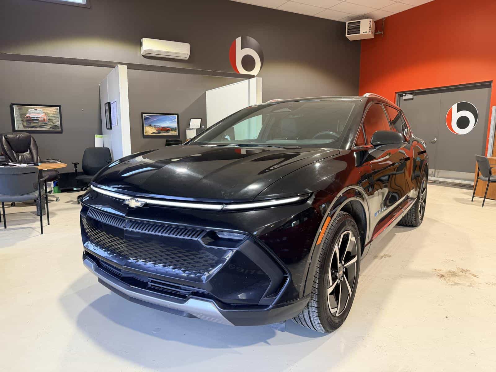 2024 Chevrolet Equinox EV 2LT - Image 1