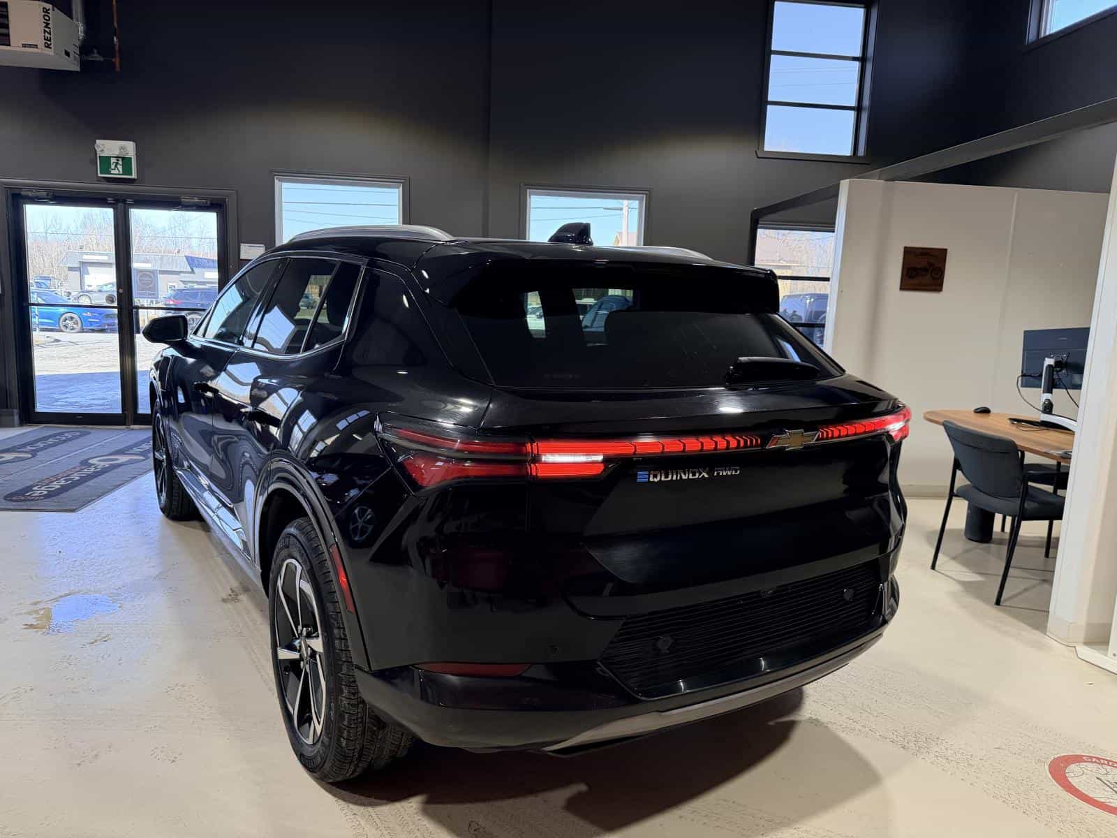 Image 4 Chevrolet Equinox EV 2LT 2024