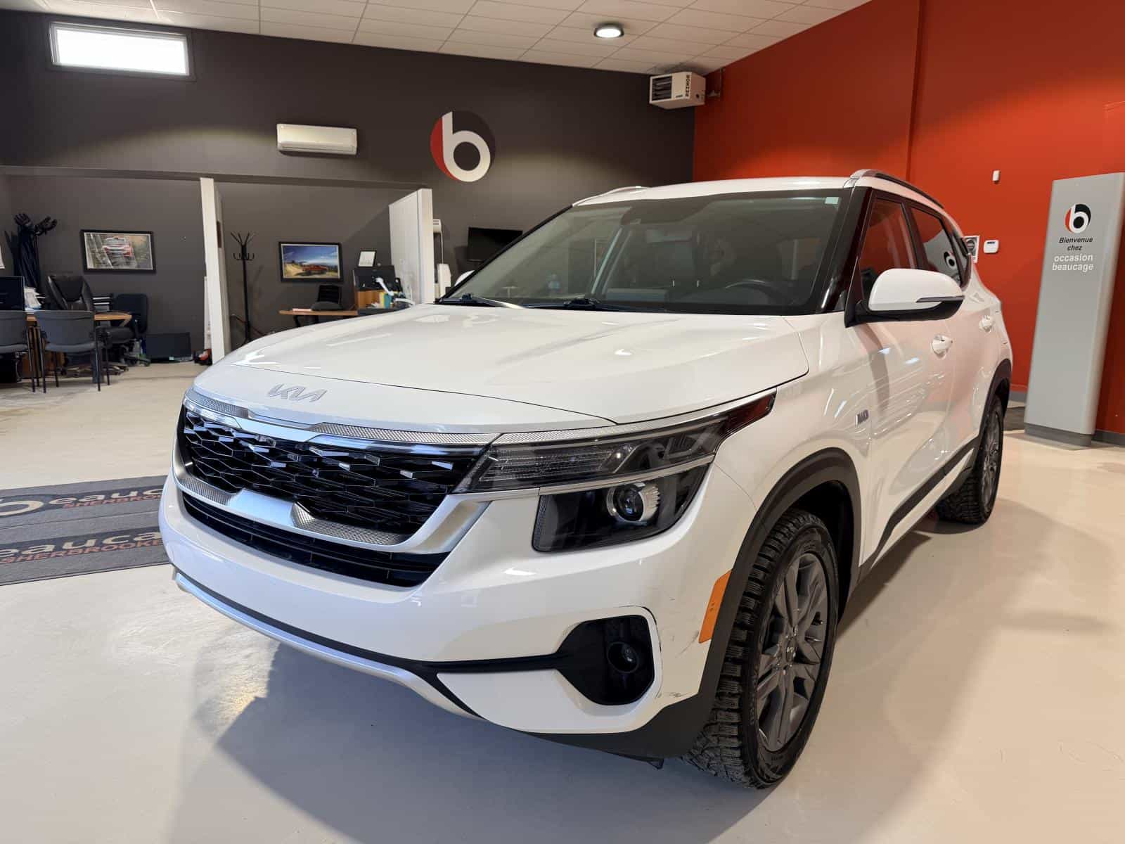 2023 Kia Seltos EX - Image 1