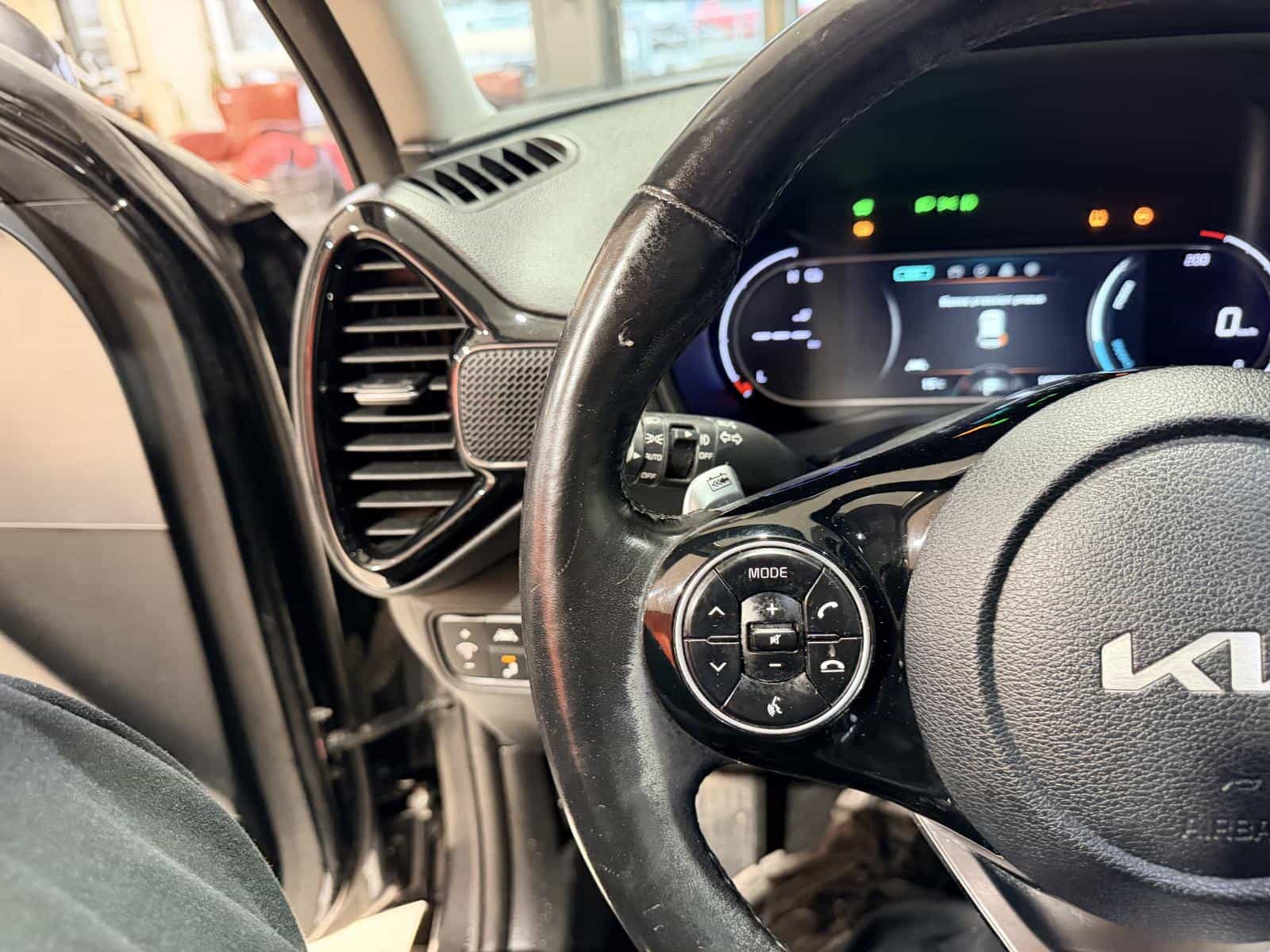 Image 20 Kia Soul EV Limited 2022