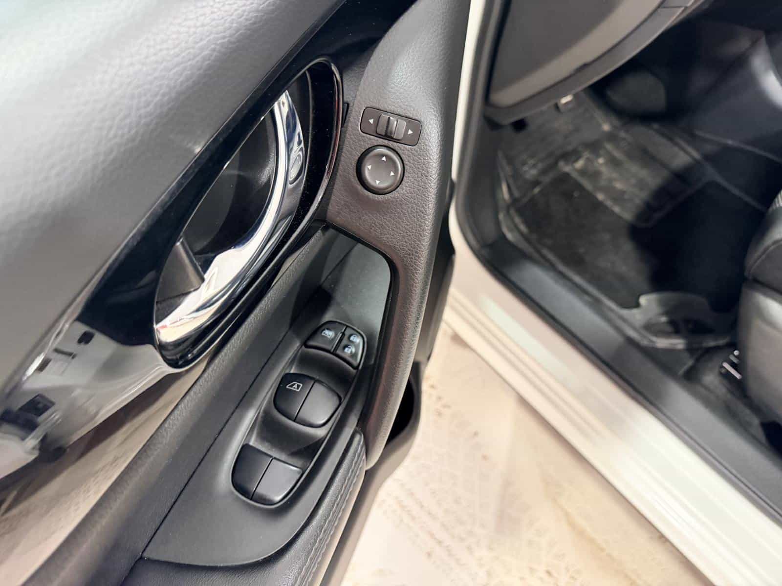 Image 13 Nissan Qashqai SV 2020