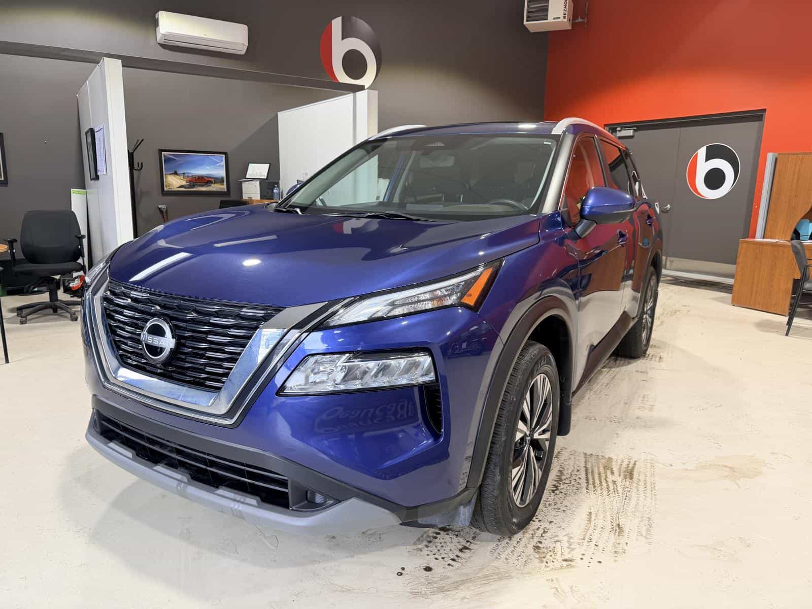 2023 Nissan Rogue SV Moonroof - Image 1