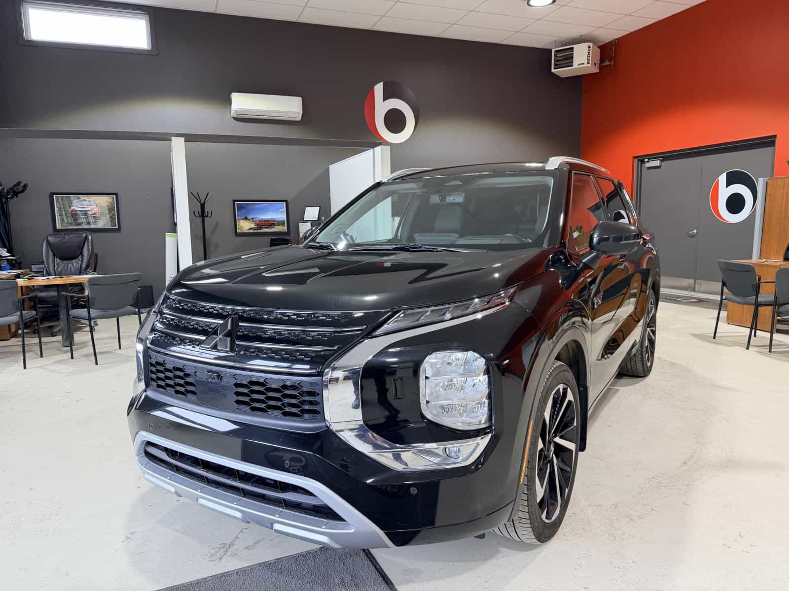 2023 Mitsubishi Outlander GT - Image 1