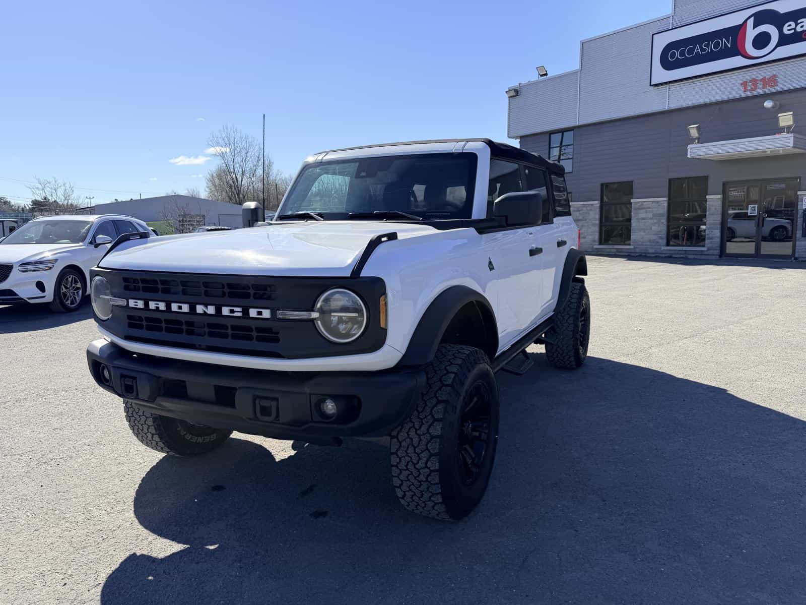 2022 Ford Bronco Black Diamond - Image 1
