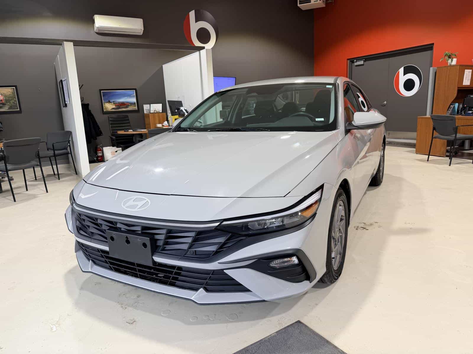 Image 1 Hyundai Elantra Preferred 2024