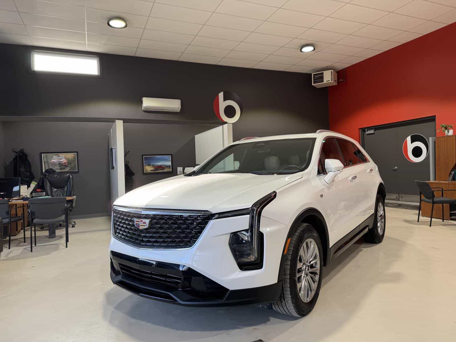 Image 1 Cadillac XT4 Premium Luxury 2024