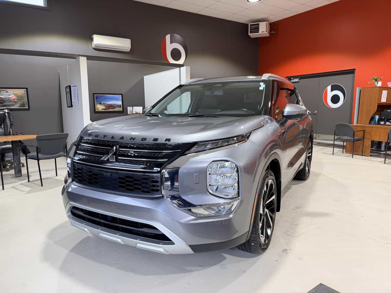 2023 Mitsubishi Outlander GT - Image 1