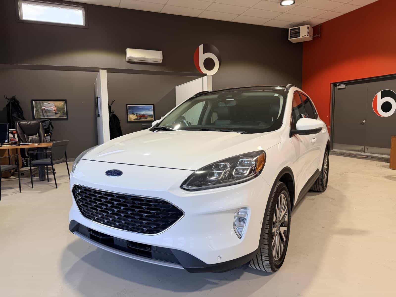 2020 Ford Escape Titanium Hybrid - Image 1