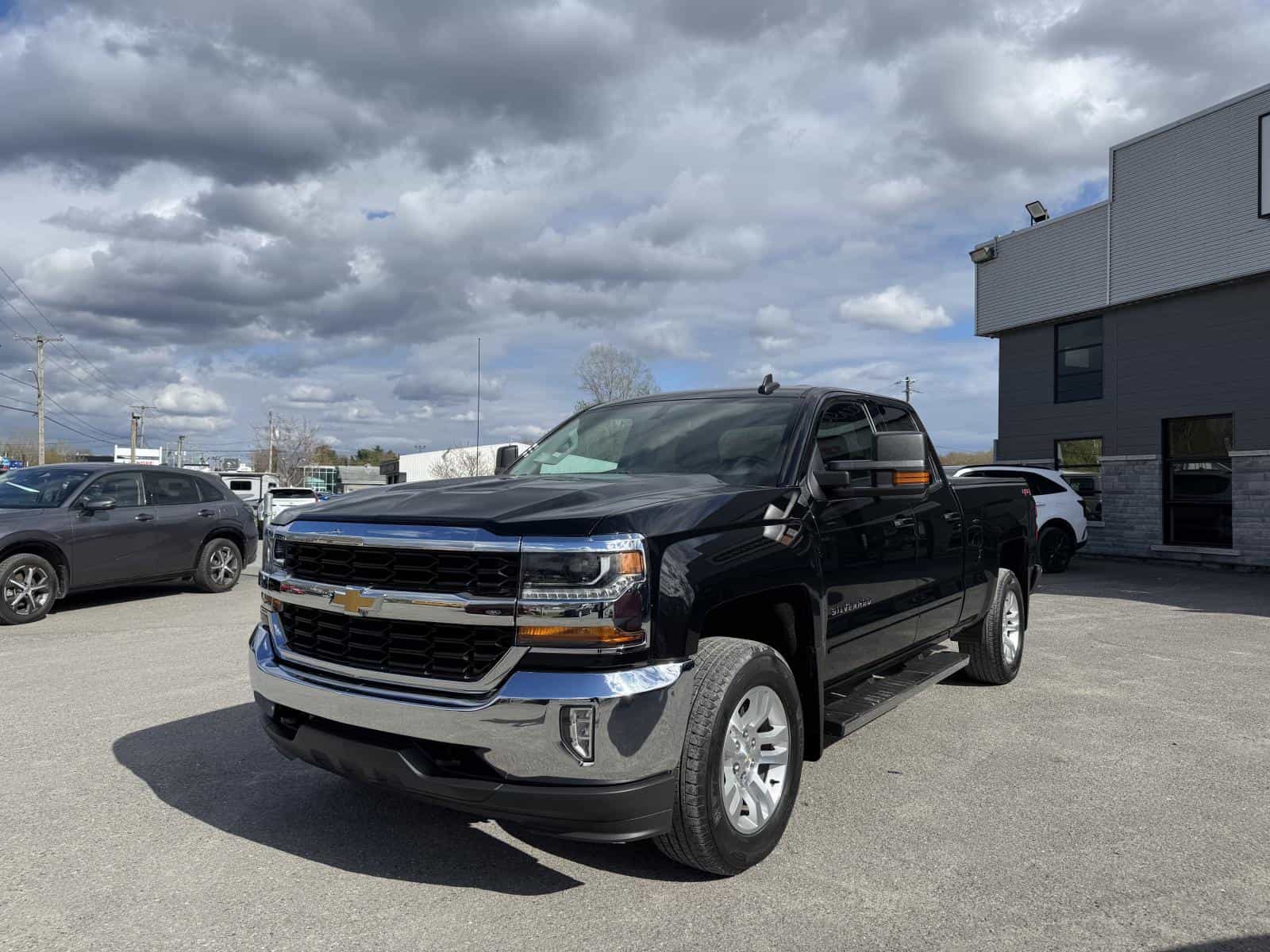 Image 1 Chevrolet SIlverado LD 1500 LT 2019