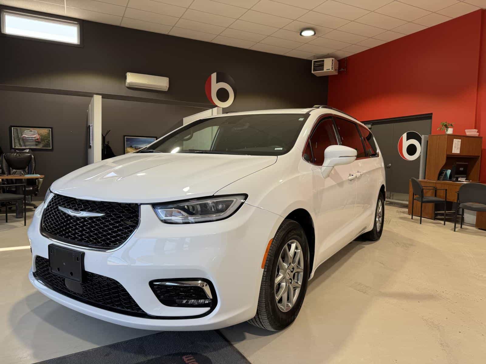2022 Chrysler Pacifica Touring - Image 1