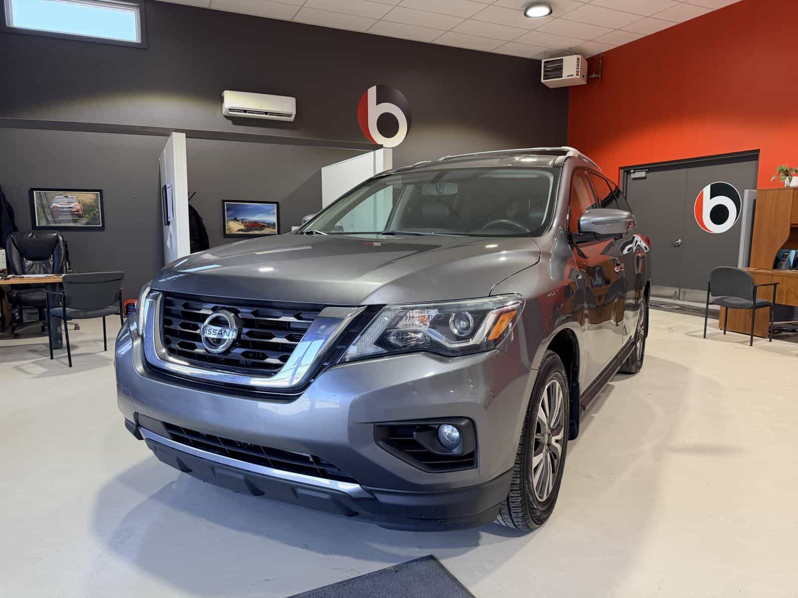 Image 1 Nissan Pathfinder SL 2017