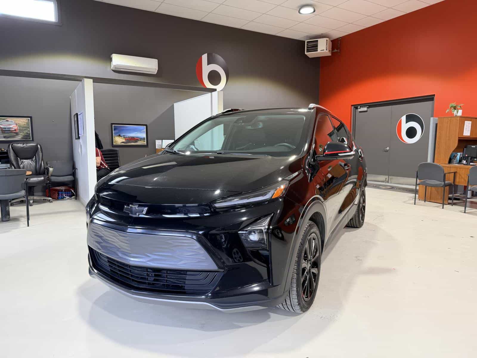 2023 Chevrolet Bolt EUV LT - Image 1