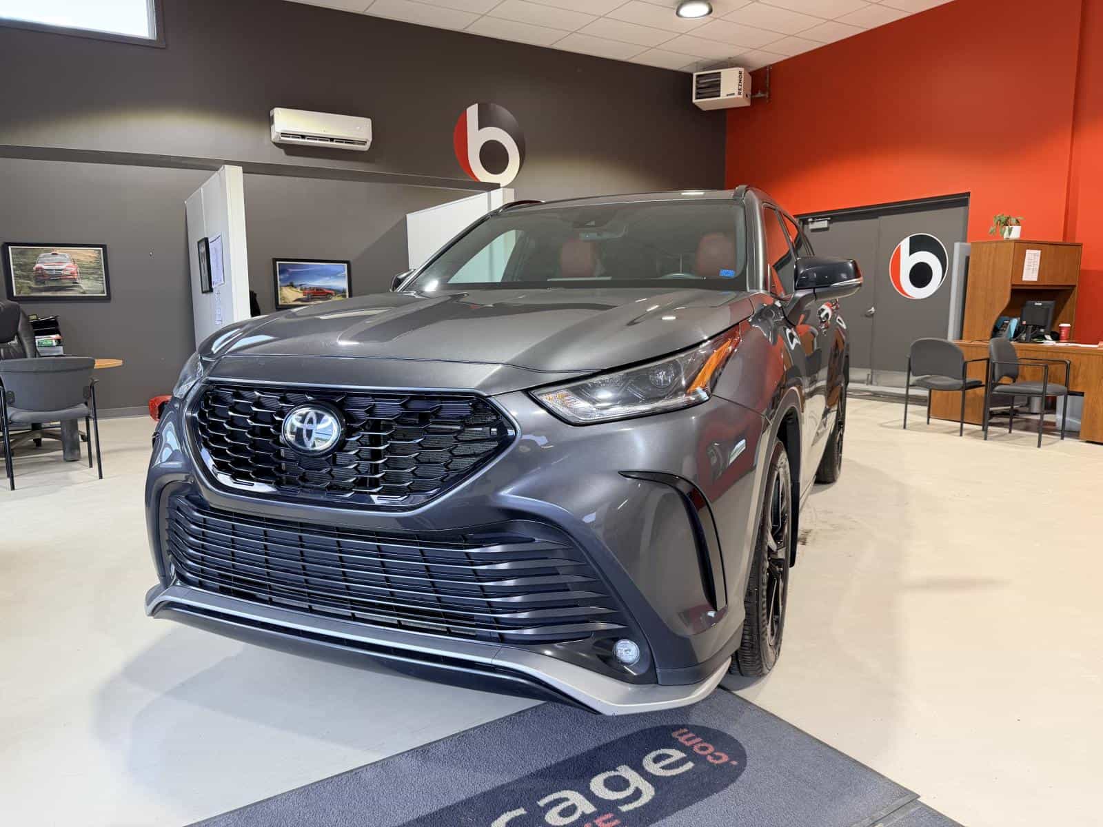 2023 Toyota Highlander XSE - Image 1