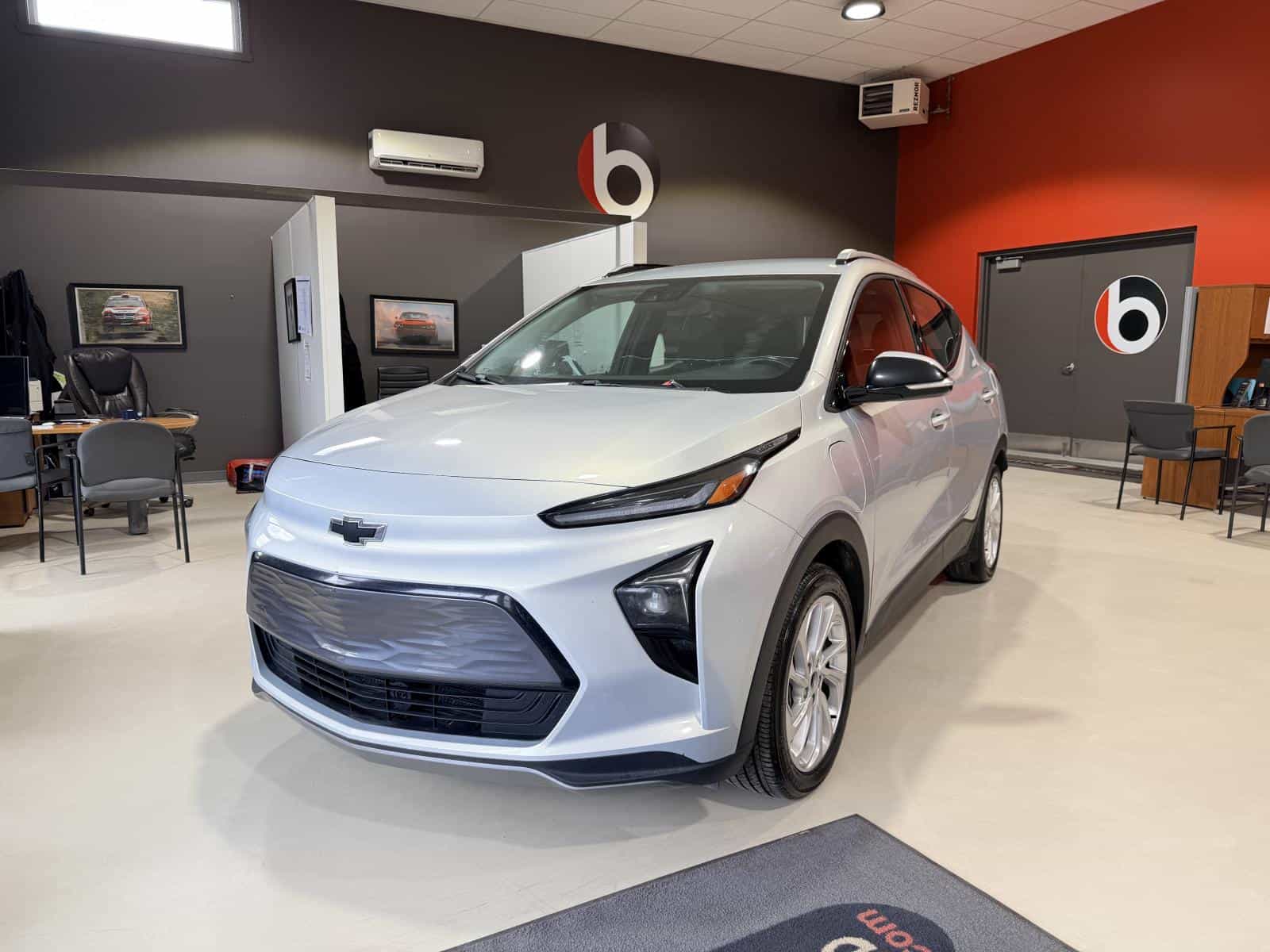 2022 Chevrolet Bolt EUV LT - Image 1