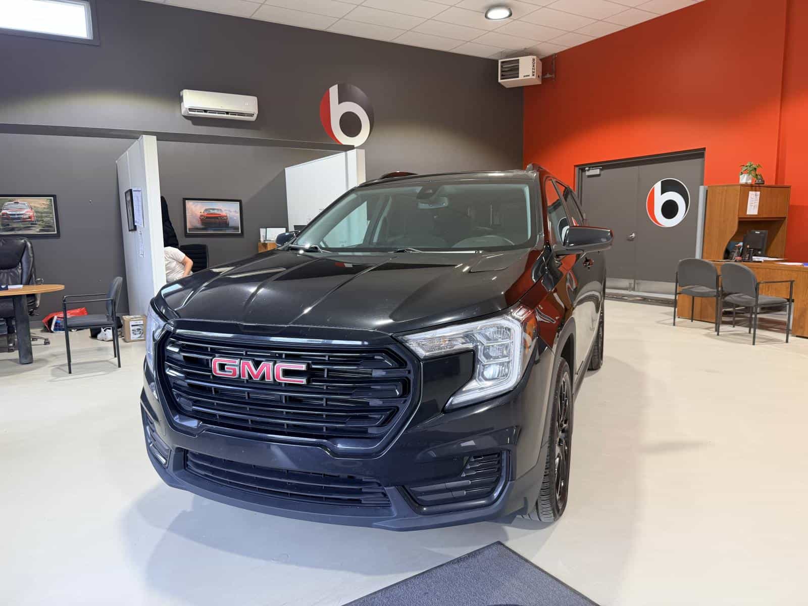 2024 GMC Terrain SLE - Image 1