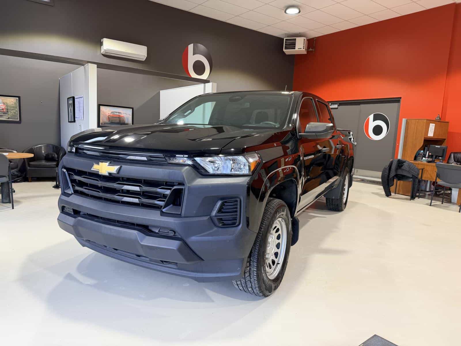 Image 1 Chevrolet Colorado WT 2023