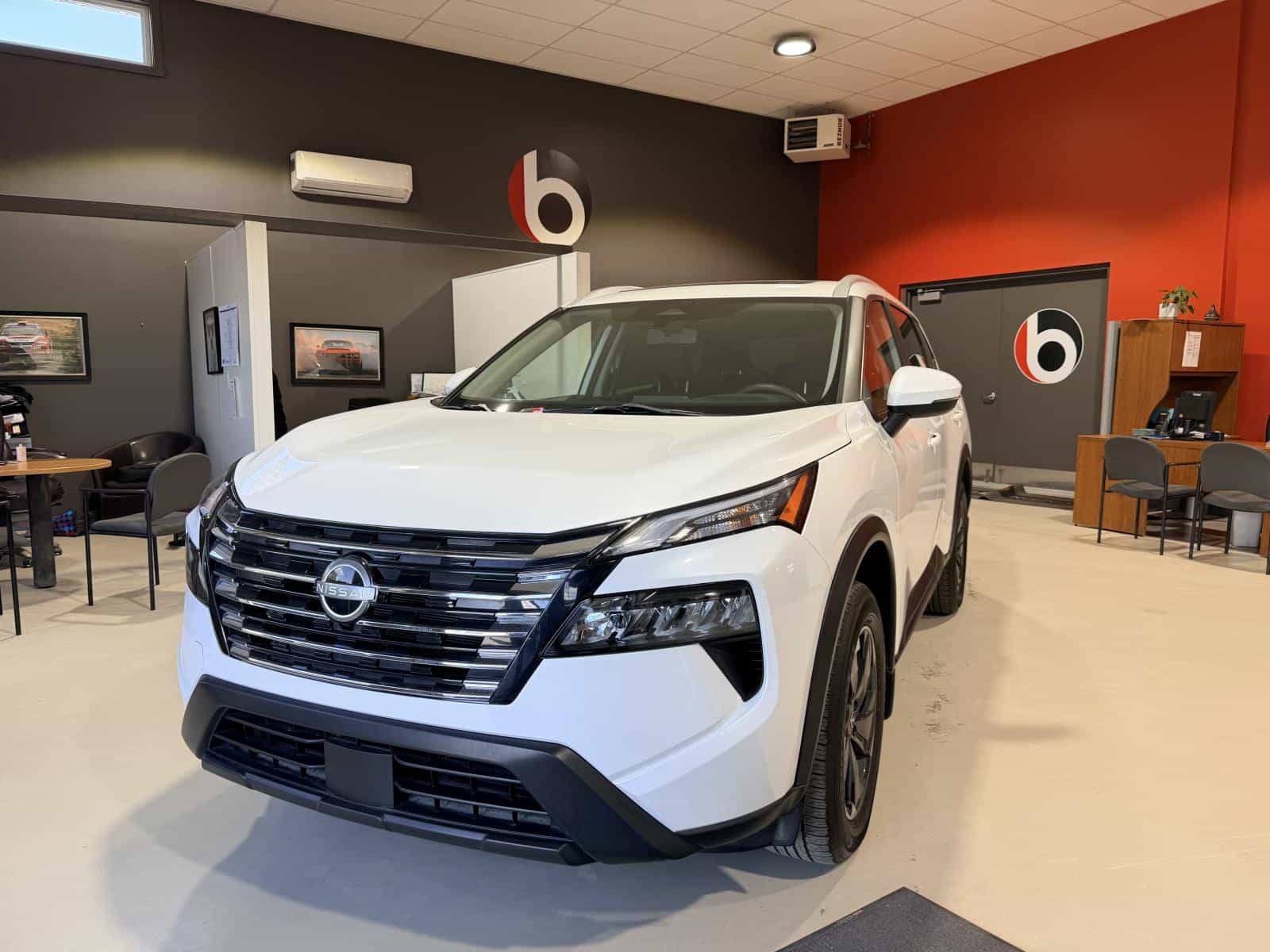 Image 1 Nissan Rogue SV Moonroof 2024