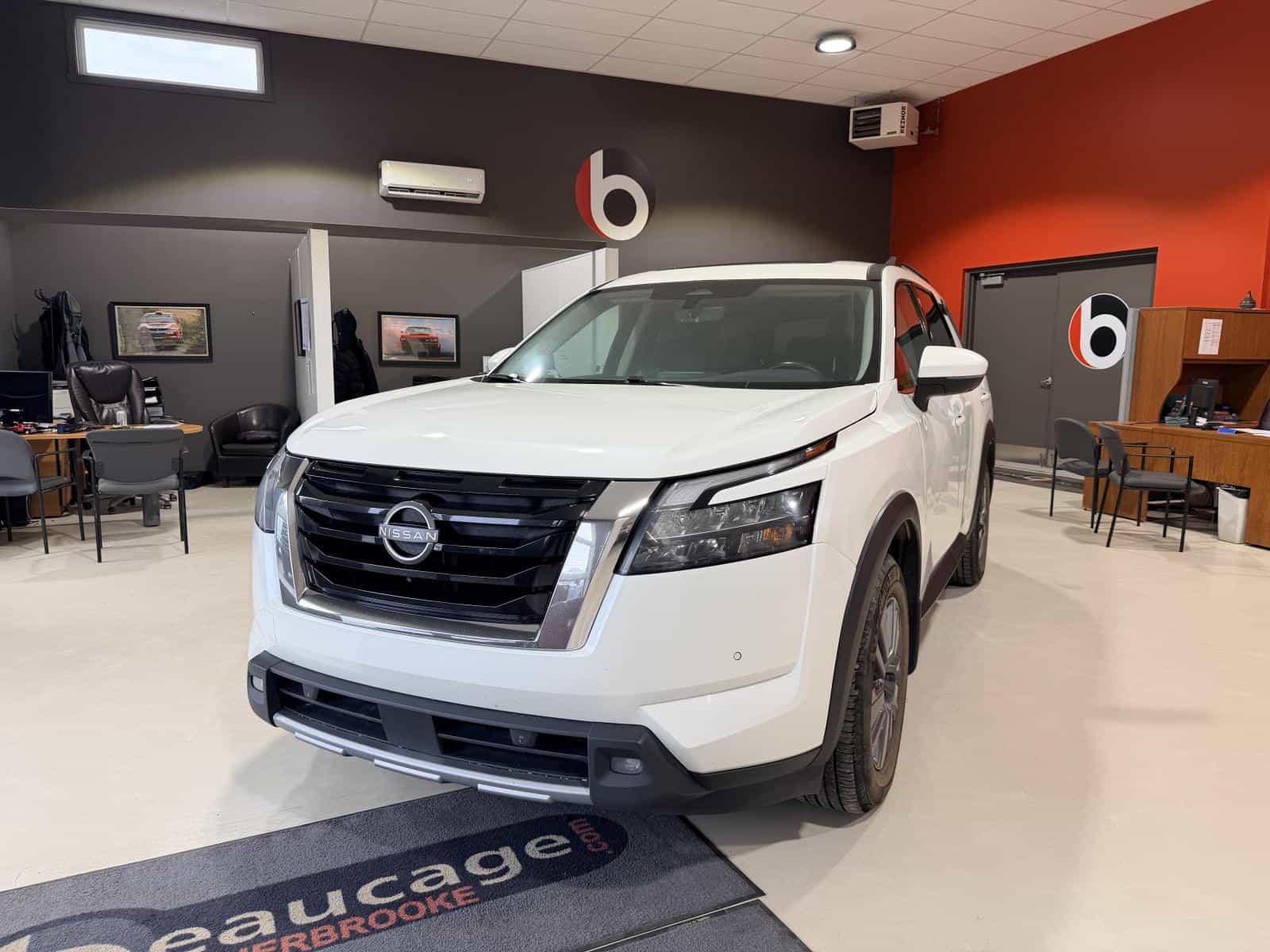 2024 Nissan Pathfinder SV - Image 1