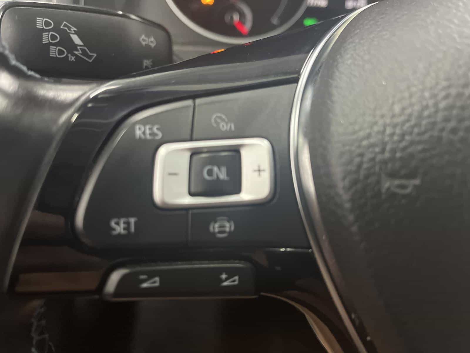 2020 Volkswagen E-Golf Comfortline - Image 11