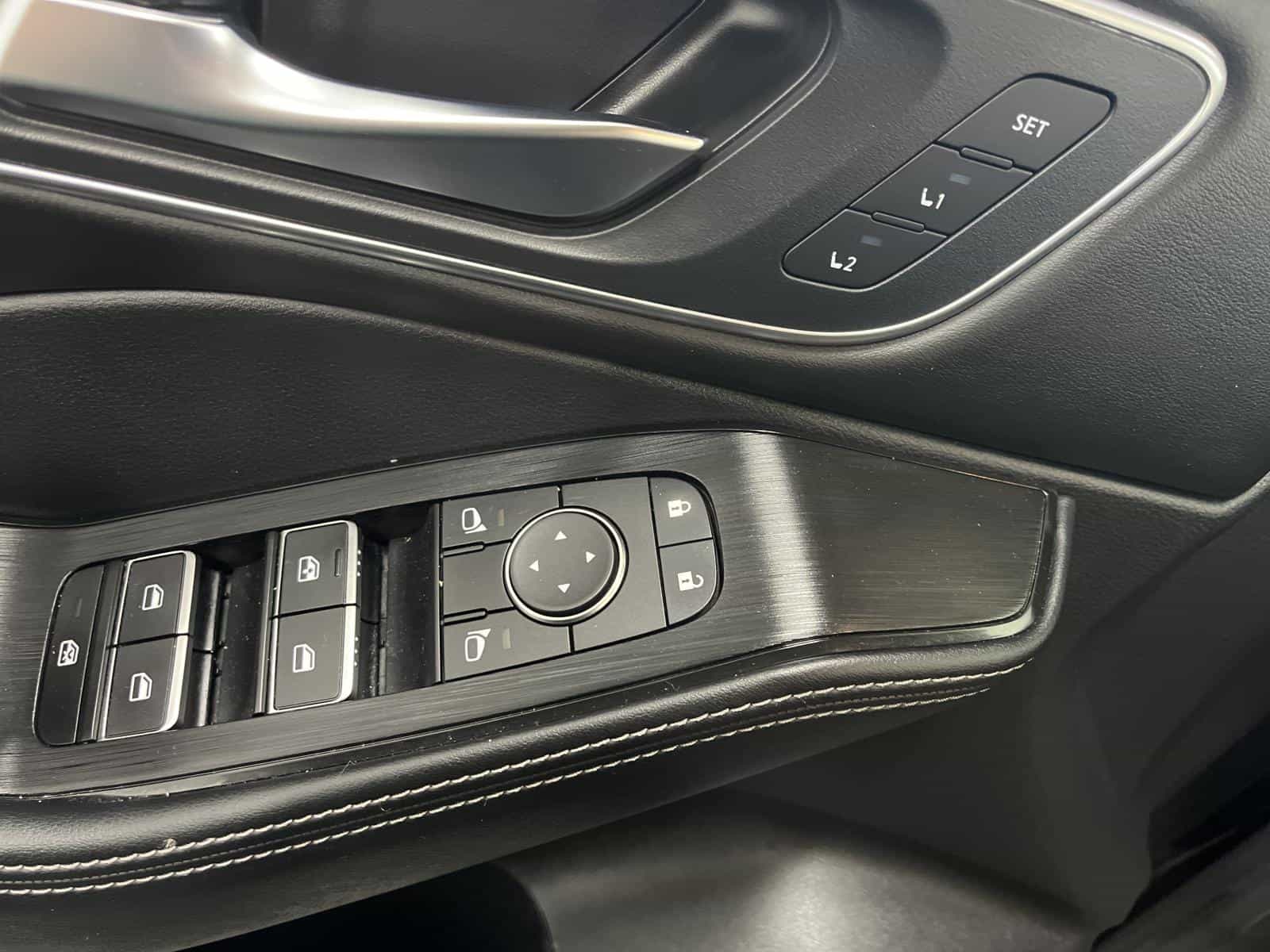 2024 Nissan Rogue Platinum - Image 17