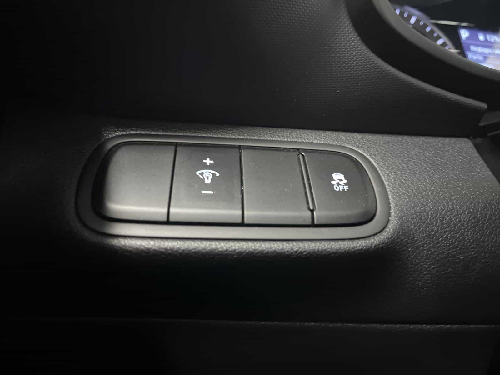 2021 Hyundai Venue Essential - Image 14