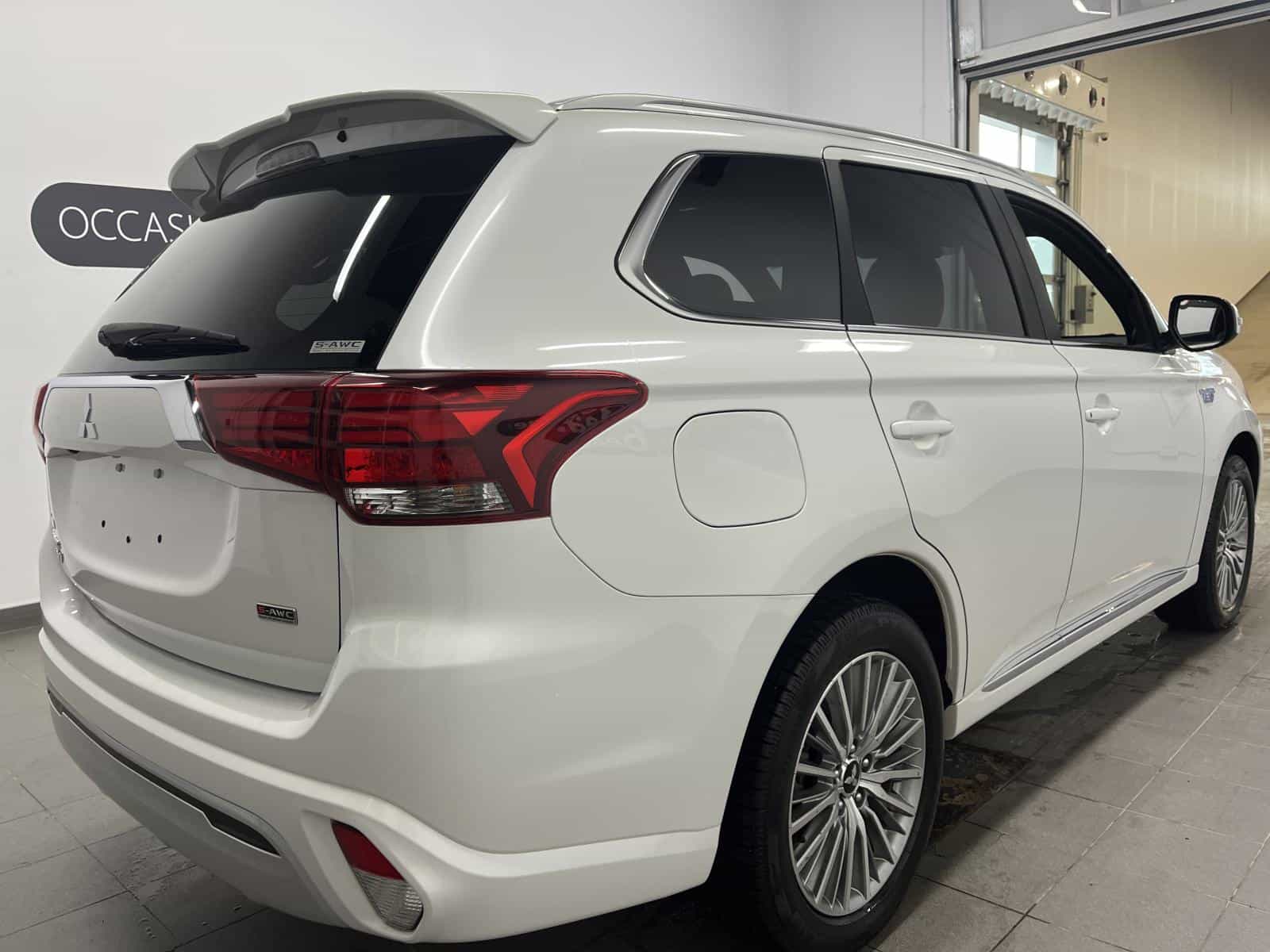 2020 Mitsubishi Outlander PHEV - Image 4