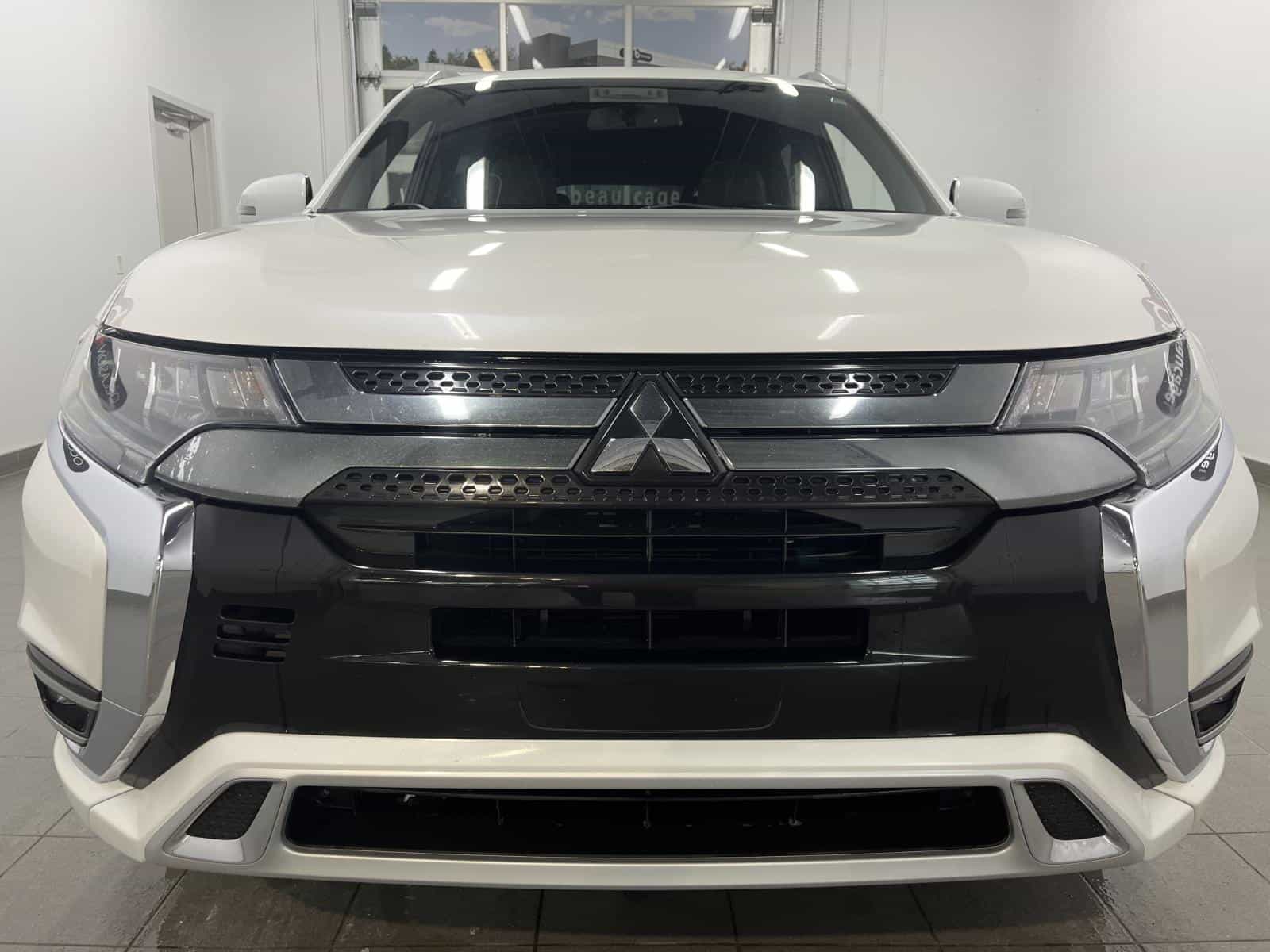 2020 Mitsubishi Outlander PHEV - Image 6