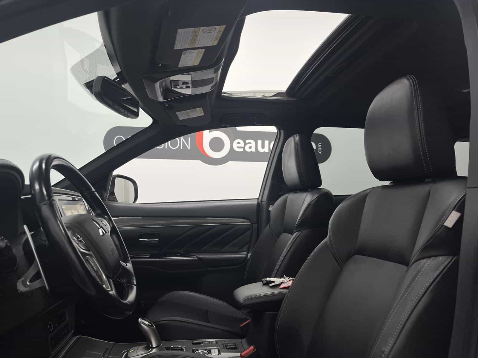 2020 Mitsubishi Outlander PHEV - Image 11