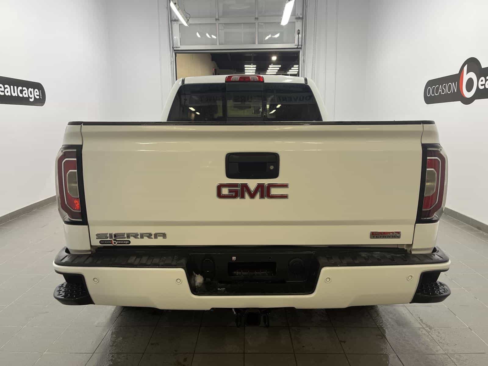 2016 GMC Sierra 1500 SLT - Image 4