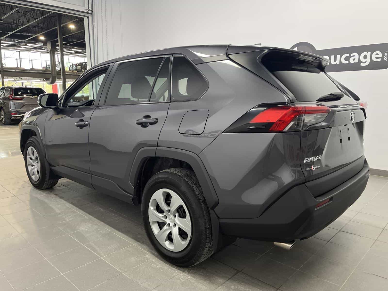 Image 2 Toyota Rav4 LE 2022