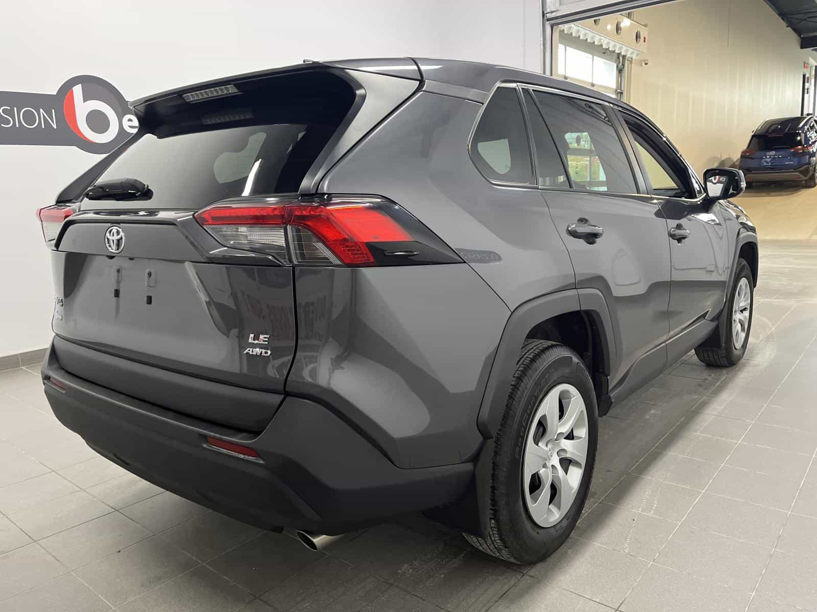 2022 Toyota Rav4 LE - Image 5