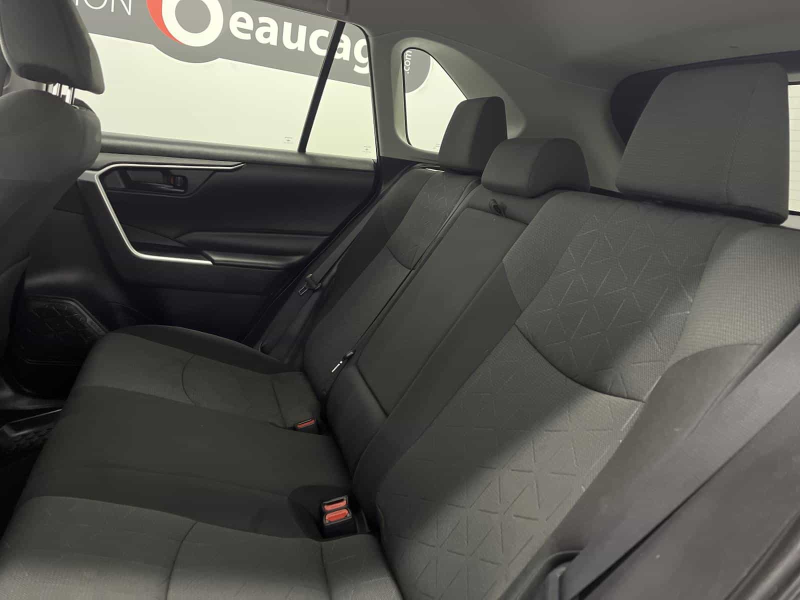 2022 Toyota Rav4 LE - Image 9