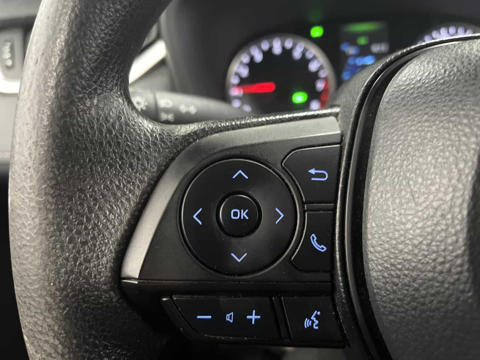 2022 Toyota Rav4 LE - Image 12