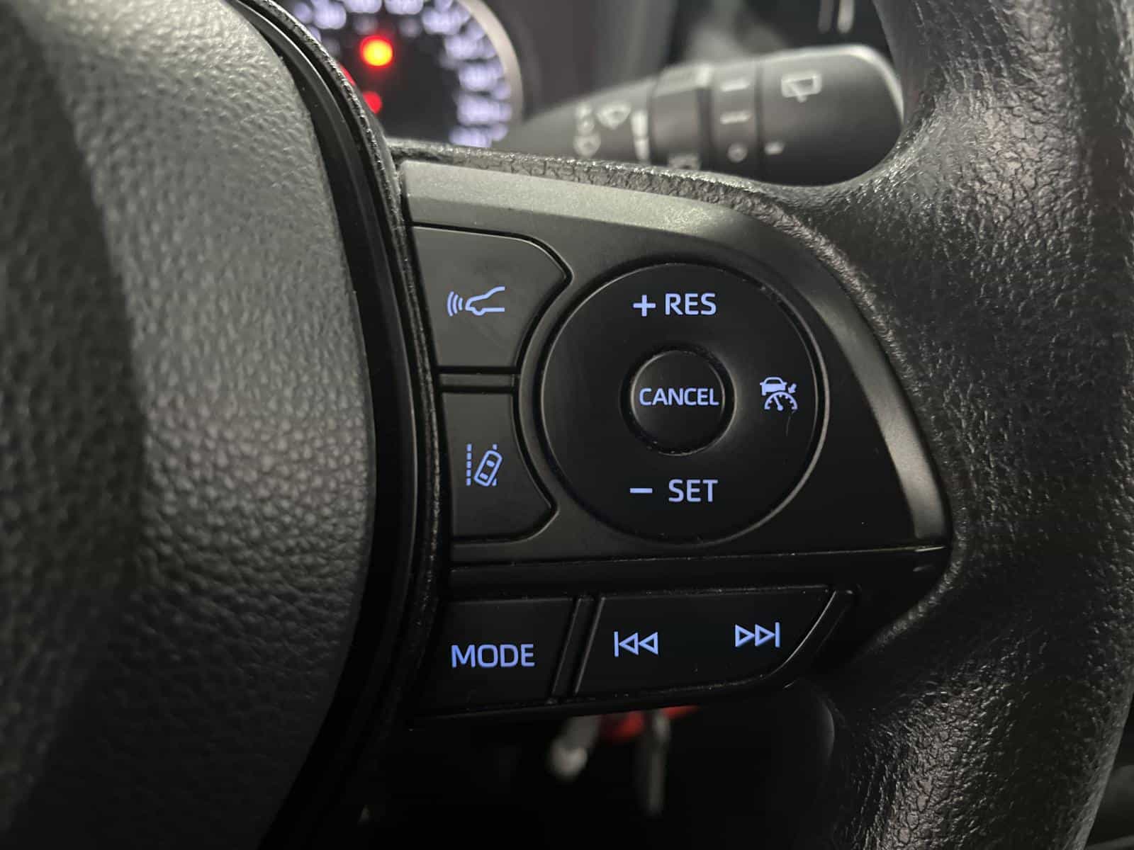 Image 13 Toyota Rav4 LE 2022