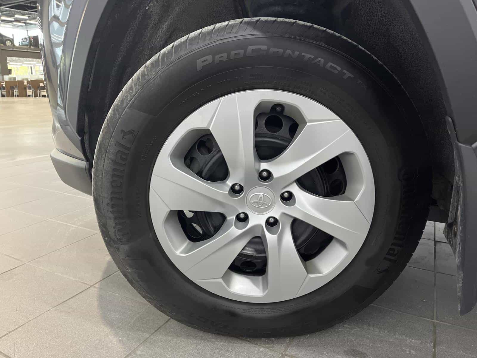 Image 19 Toyota Rav4 LE 2022