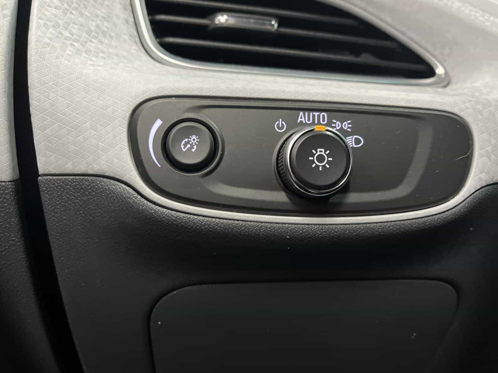 2021 Chevrolet Bolt EV LT - Image 12