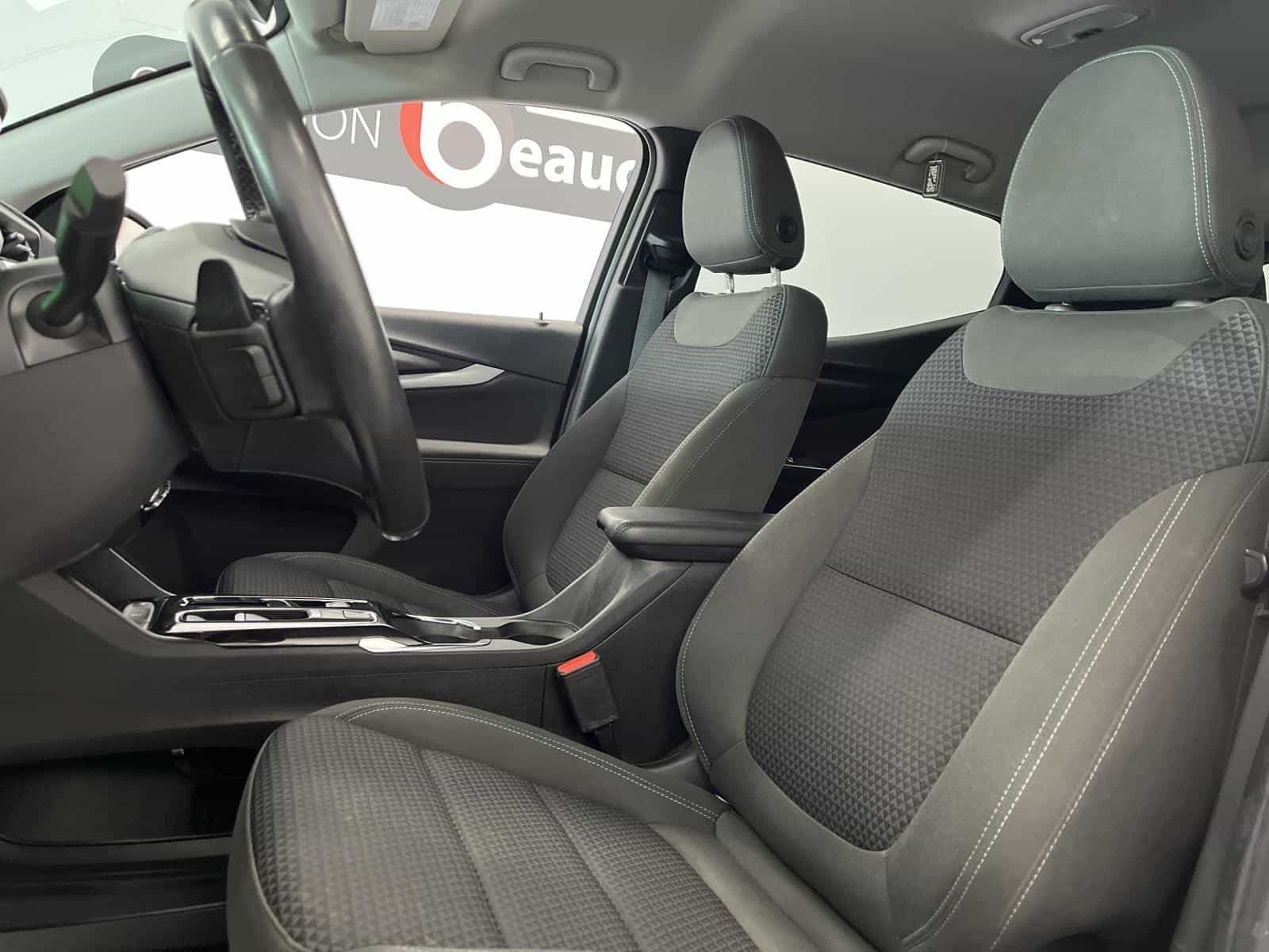 2022 Chevrolet Bolt EUV LT - Image 8