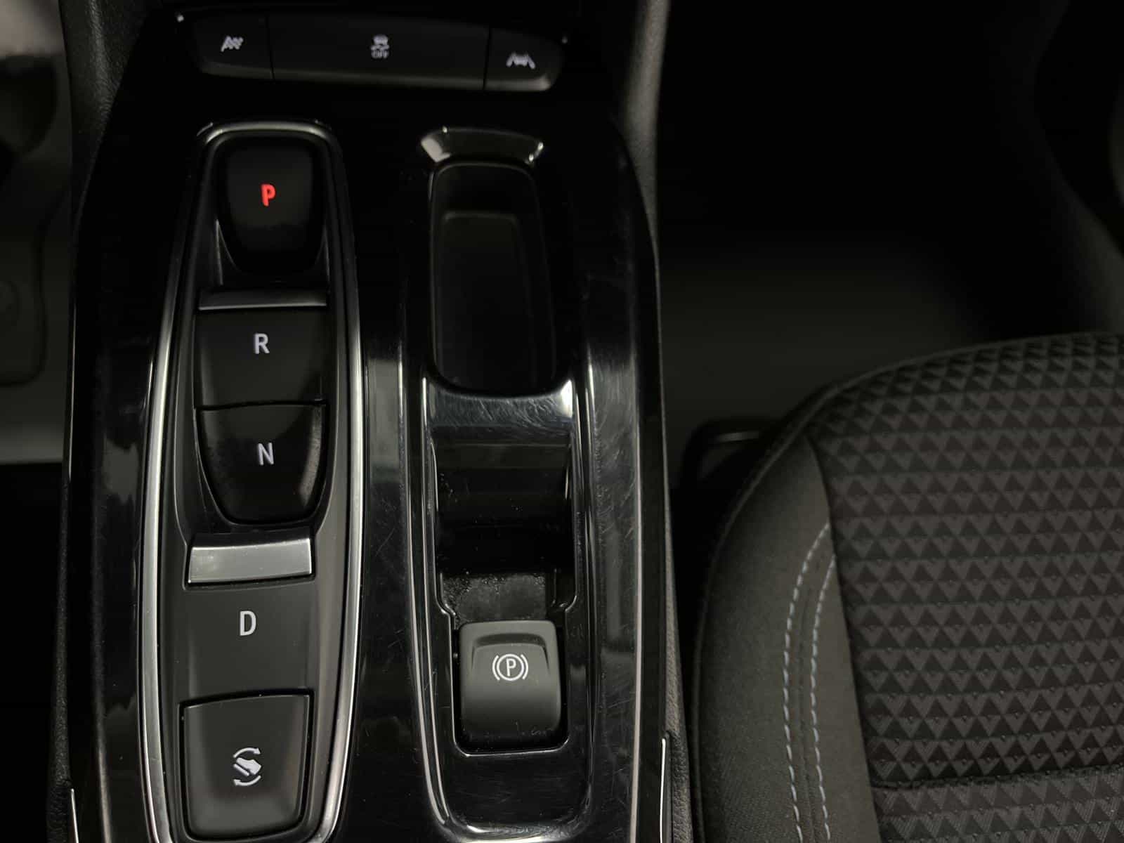 2022 Chevrolet Bolt EUV LT - Image 16