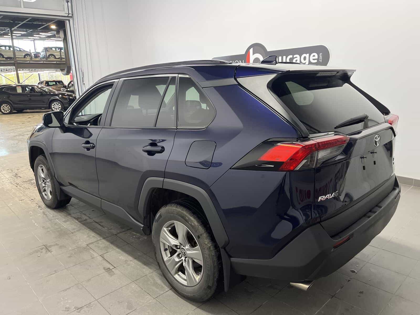 Image 3 Toyota Rav4 XLE 2022