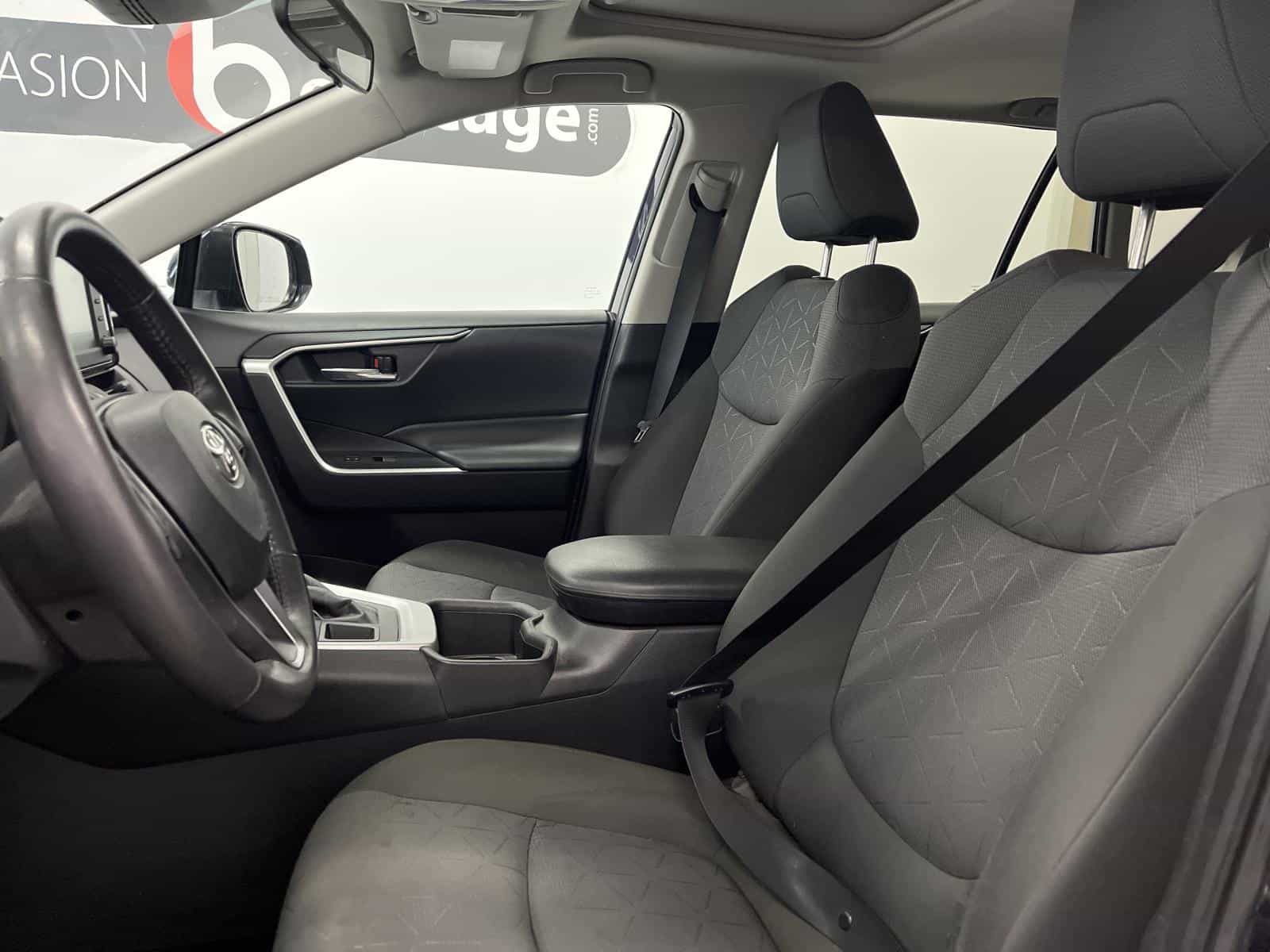 2022 Toyota Rav4 XLE - Image 8