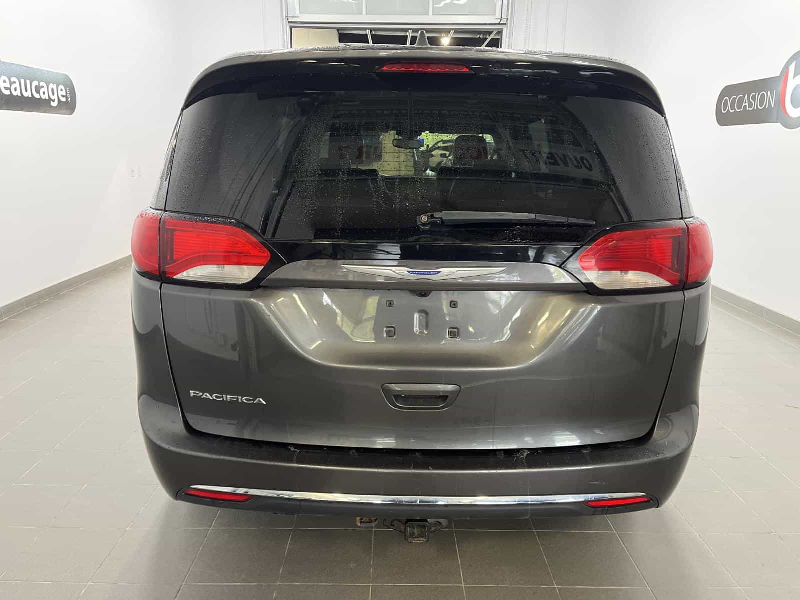 2018 Chrysler Pacifica Touring L - Image 4