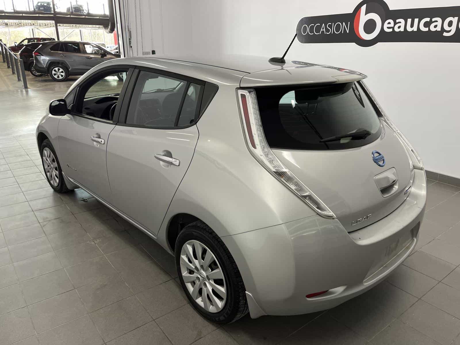 2015 Nissan Leaf SV - Image 3