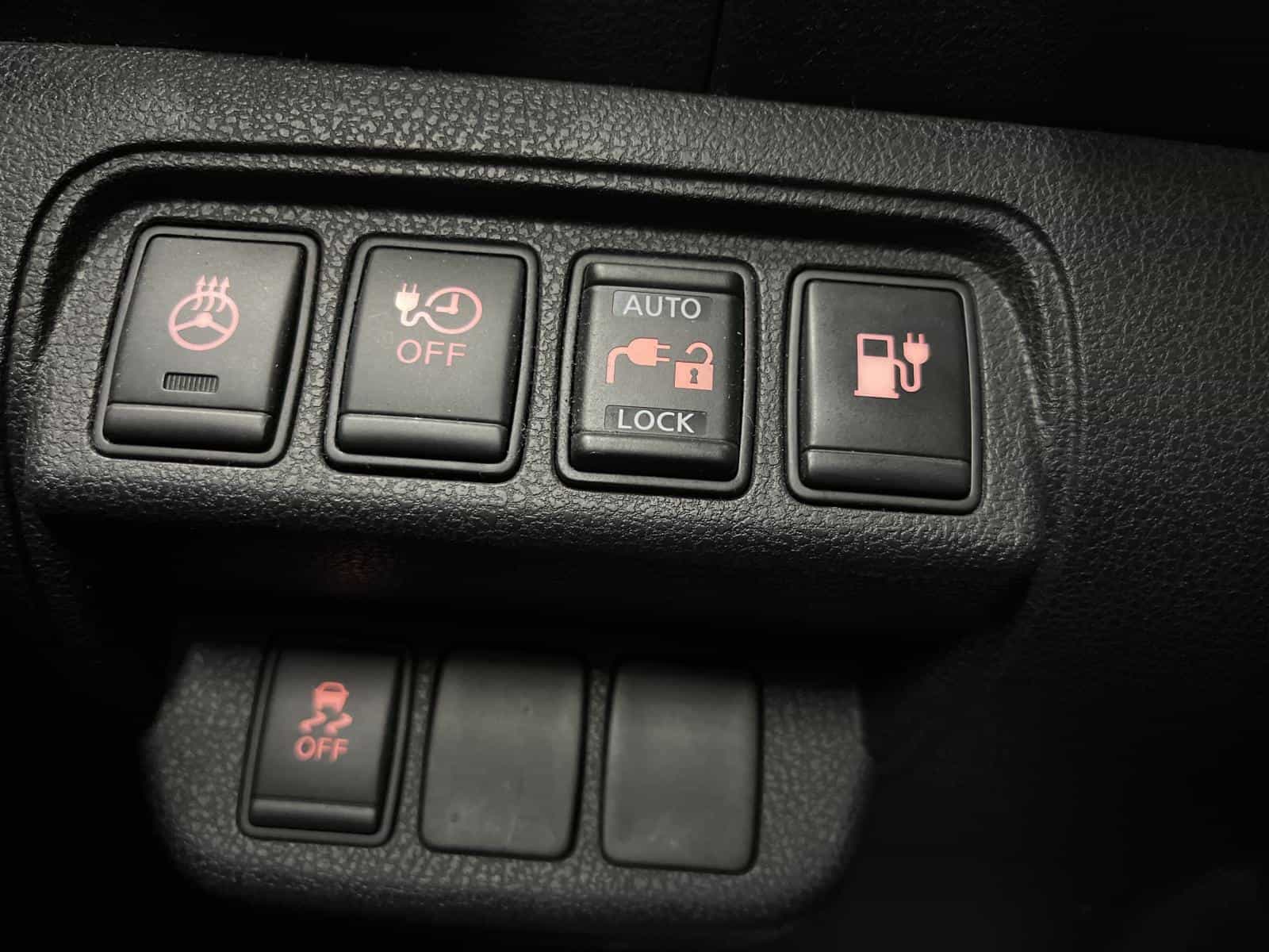 2015 Nissan Leaf SV - Image 12