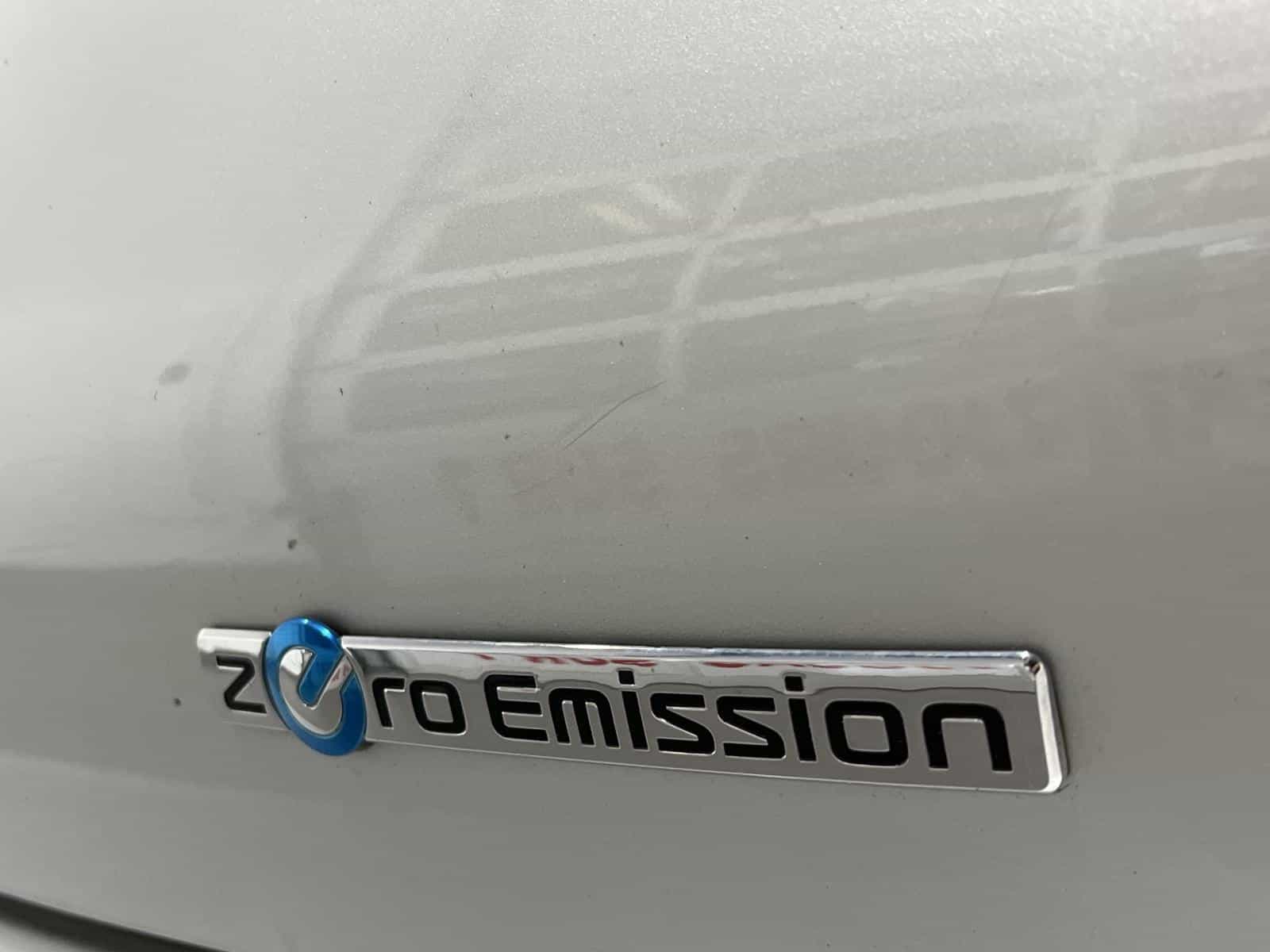2015 Nissan Leaf SV - Image 20