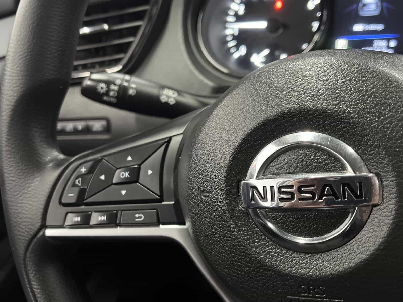 2020 Nissan Rogue SV - Image 14