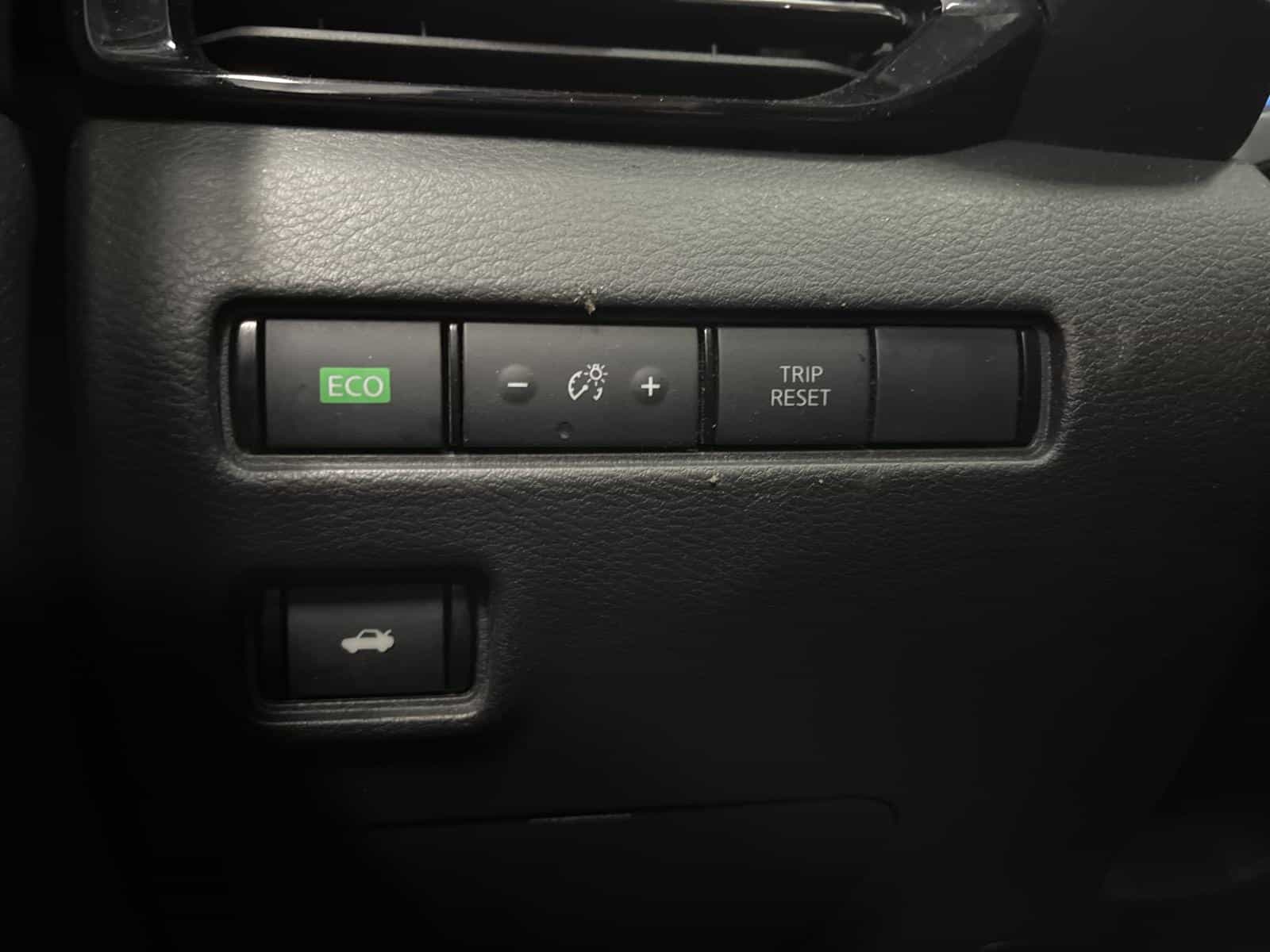 2020 Nissan Sentra SV - Image 13