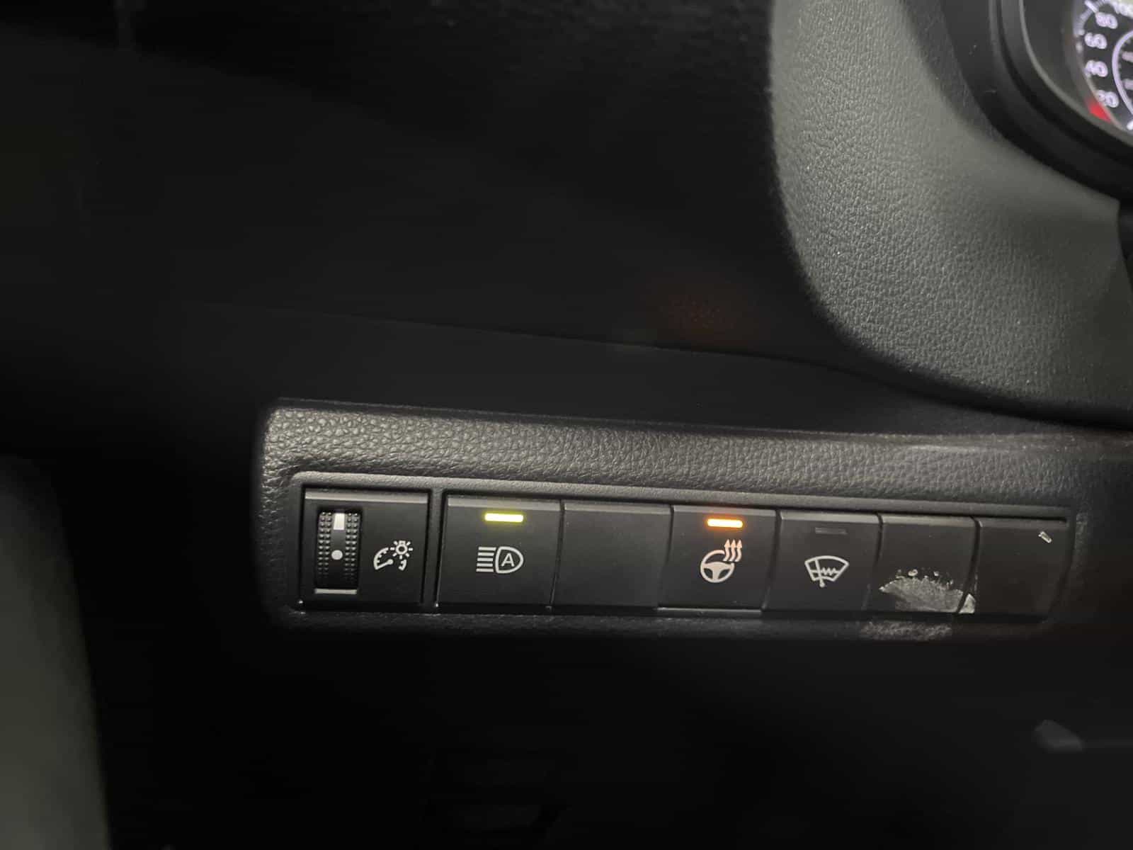 2020 Toyota Corolla LE - Image 13