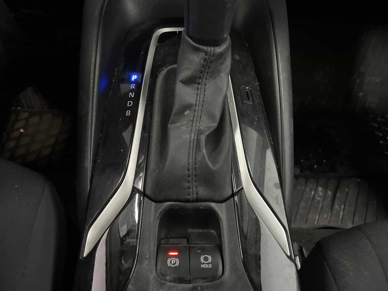 2020 Toyota Corolla LE - Image 17