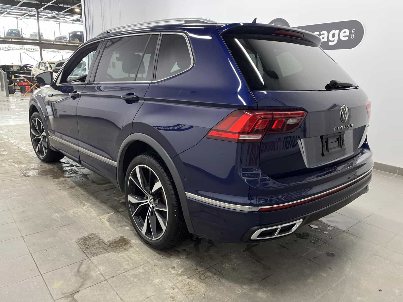 2022 Volkswagen Tiguan Highline R-Line - Image 3