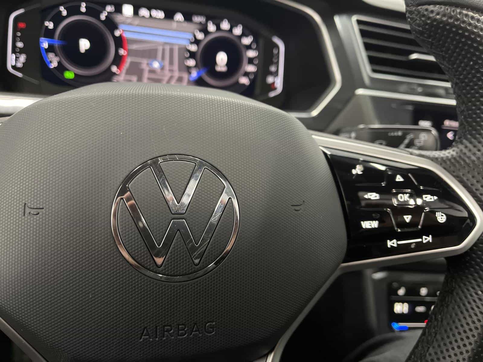 2022 Volkswagen Tiguan Highline R-Line - Image 16